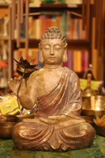 Budha s květem Lotosu
