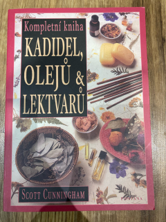 Kompletní kniha kadidel, olejů a lektvarů