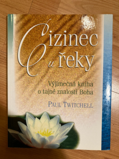 Cizinec u řeky