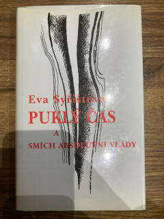 Puklý čas a smích absolutní vlády